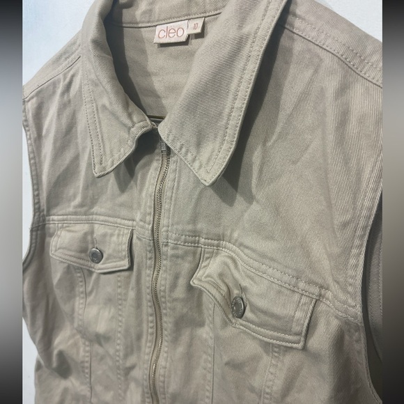 Utility Vest - Picture 3 of 9